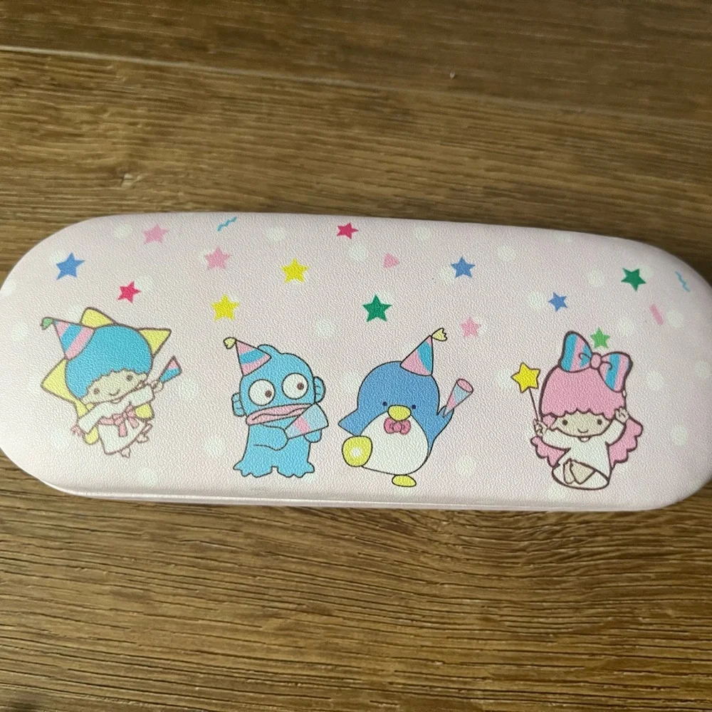 SANRIO-NWT Children’s Hello Kitty Sunglasses and Character Holder Set!